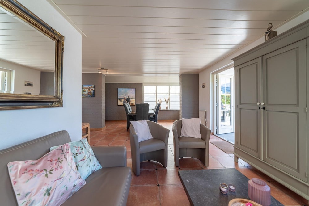 6-person House With a Beautiful Garden