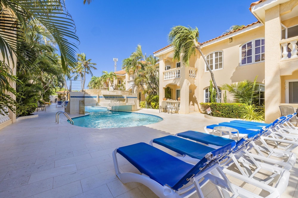 Cozy 1br1ba w Balcony Pool in Great Location