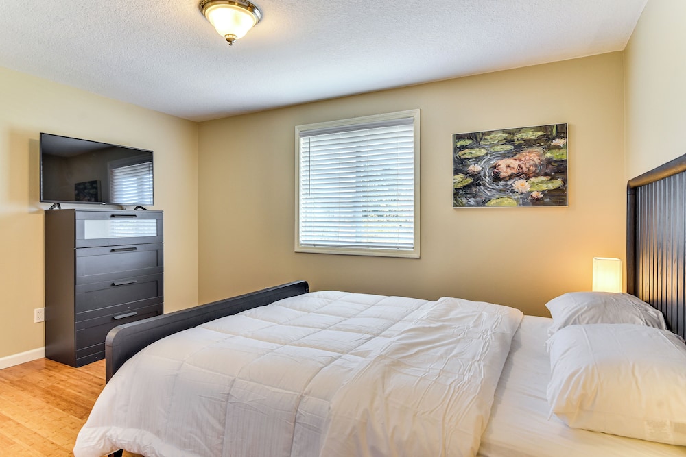 Private Outdoor Space 9 Mi to Downtown Vancouver!