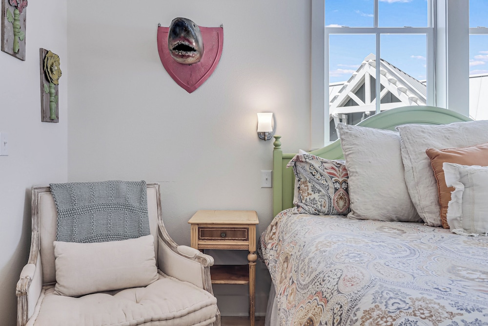 Beach Bungalow TC 2305