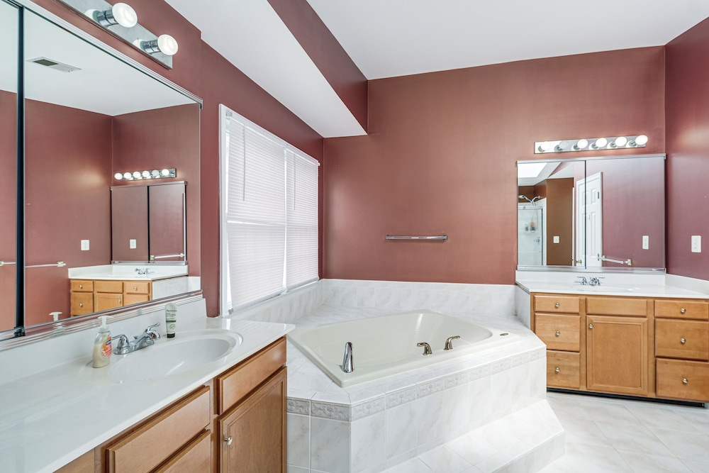 4 Mi to Dulles Airport: Spacious D.c. Area Home