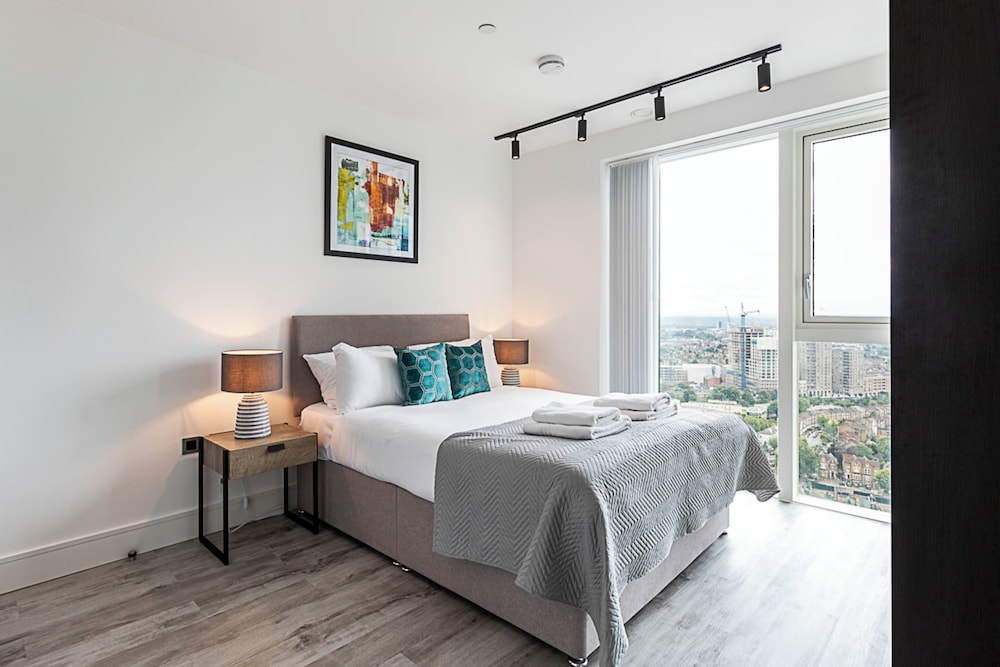 Two Bedroom Luxury Retreat At North Acton, London view 2