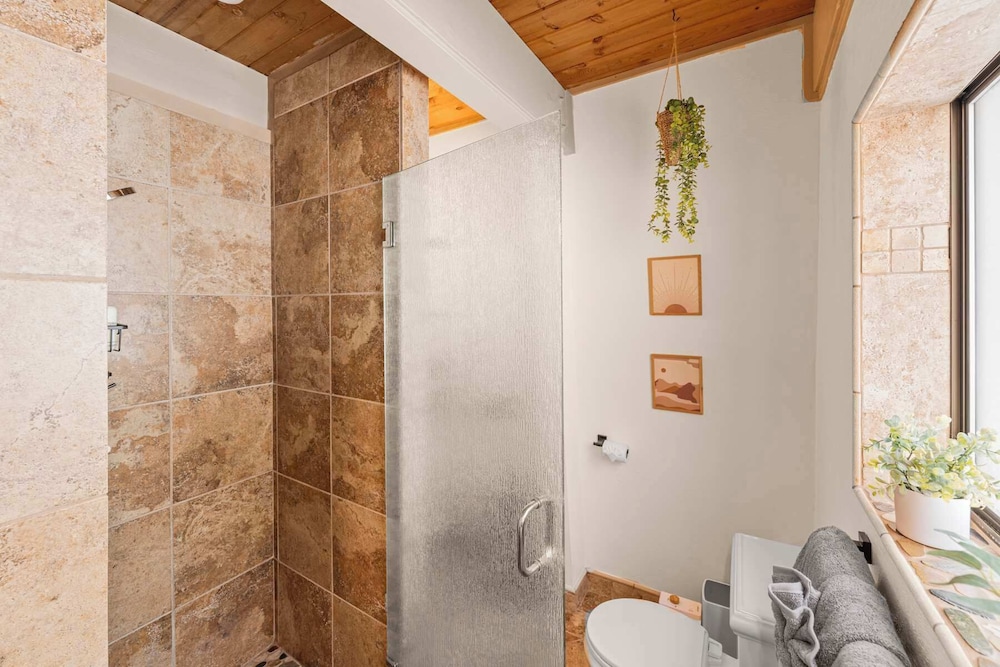 Tahoe City Retreat For 8!