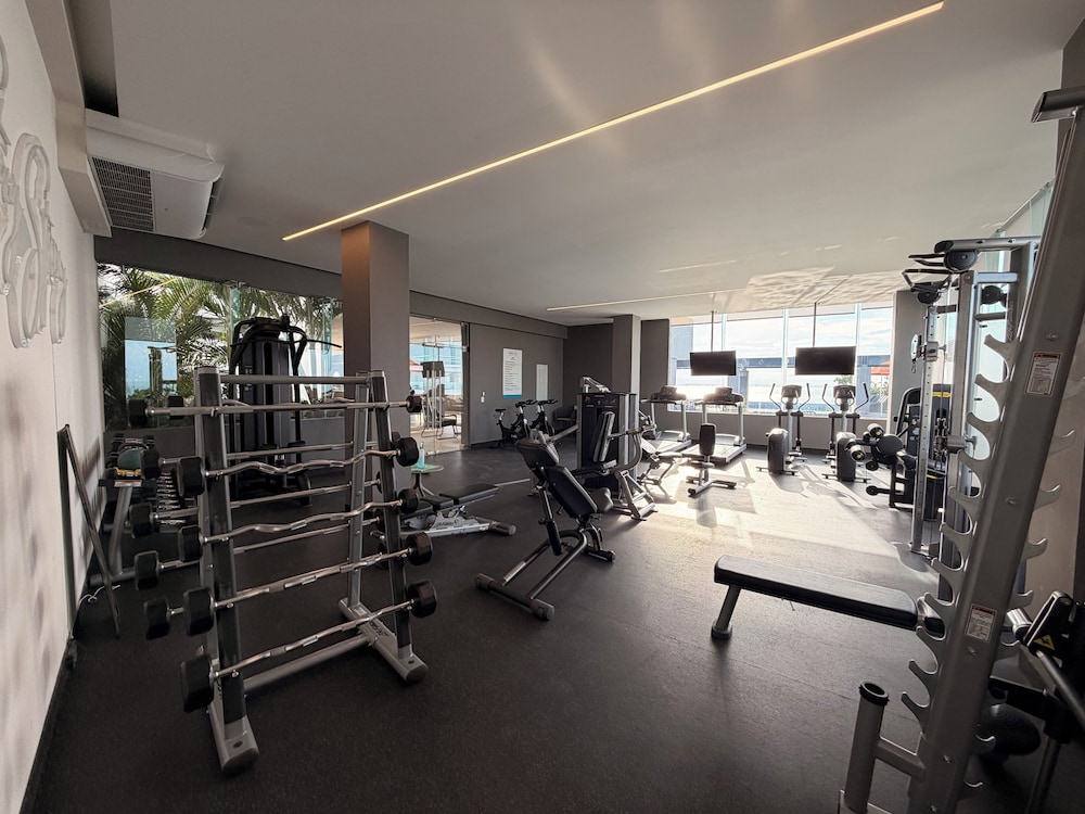 LUX 1 BDR OCEAN VIEW 1 BLOCK TO BEACH