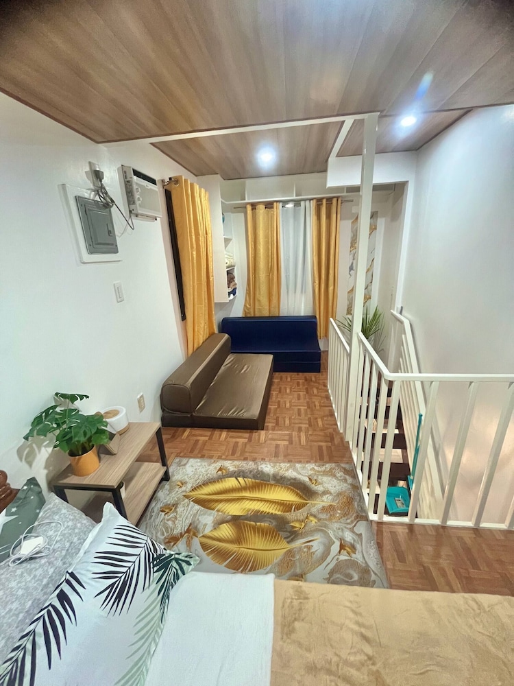 Bloomstone Urban Chill Cabin