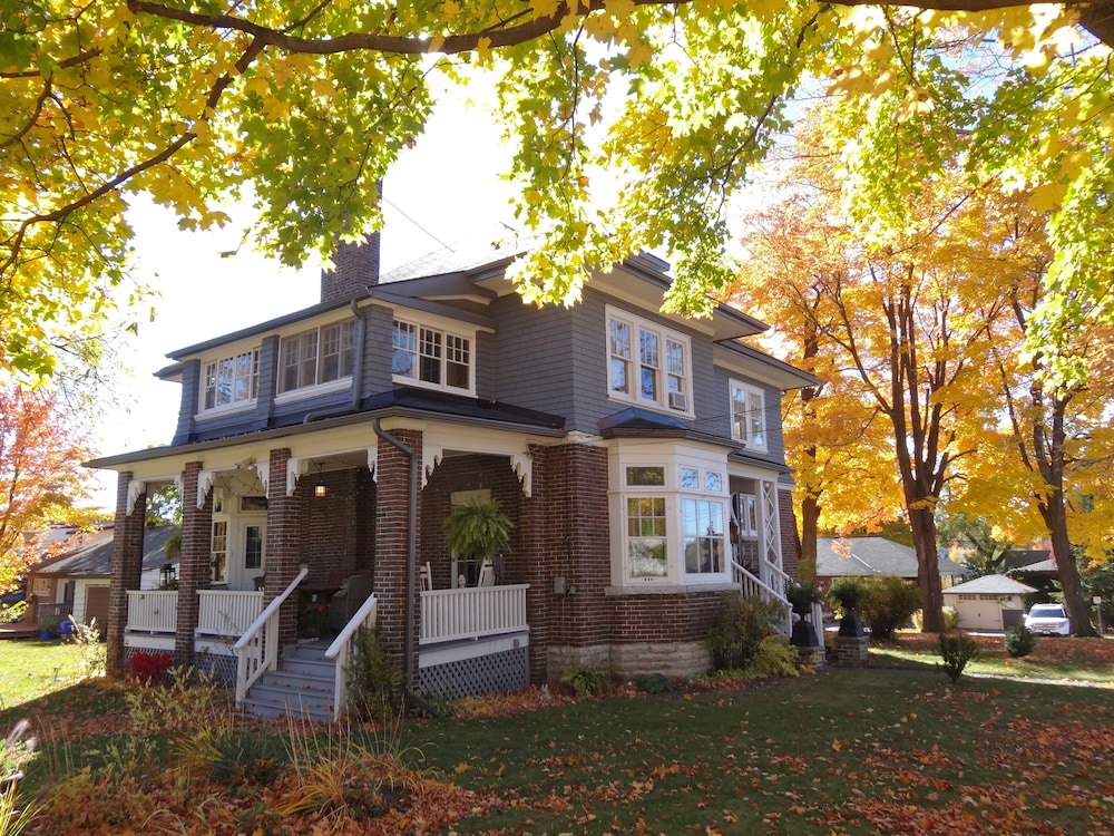 The Captain's House B&B