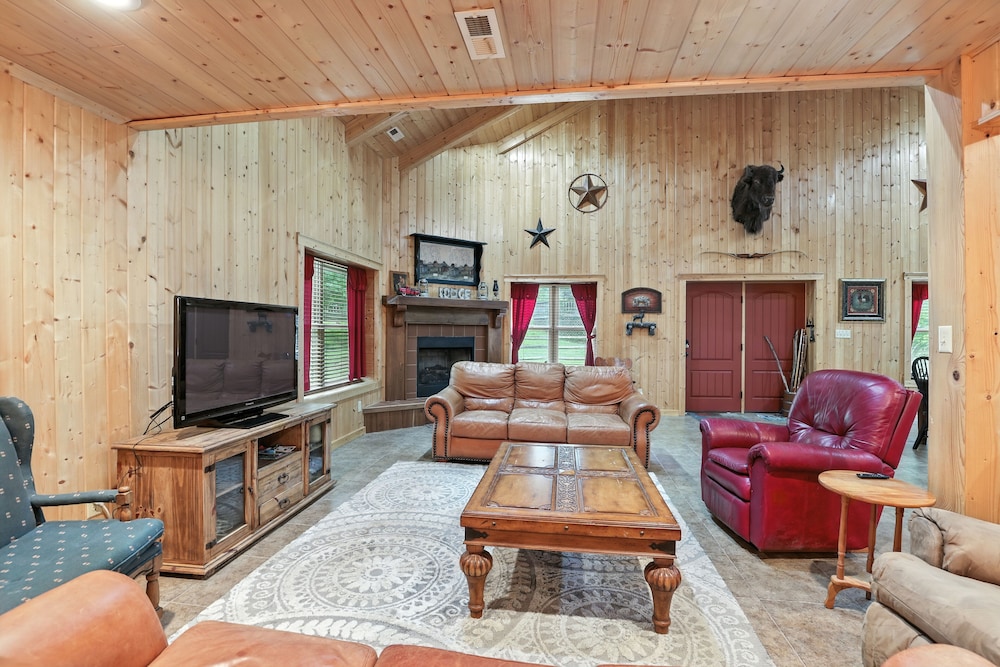 Secluded Mountain Retreat With Stunning Views 4 Bedroom Home
