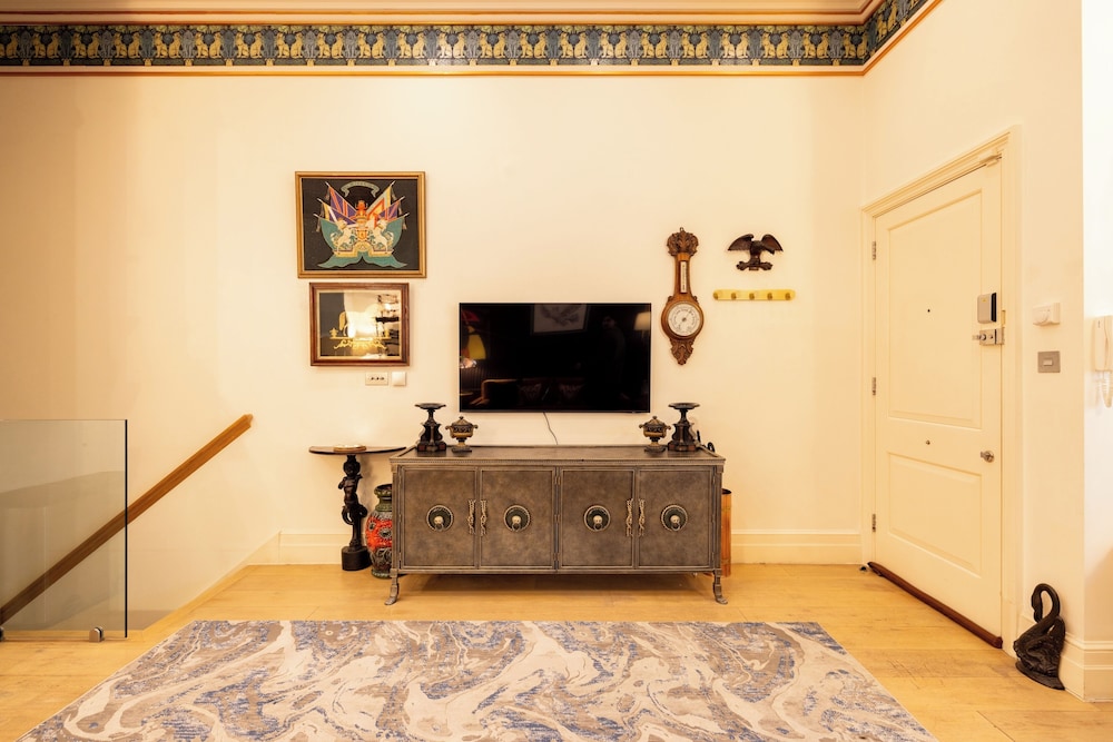 Paddington 7-bed 13-guest Massive House W/patio