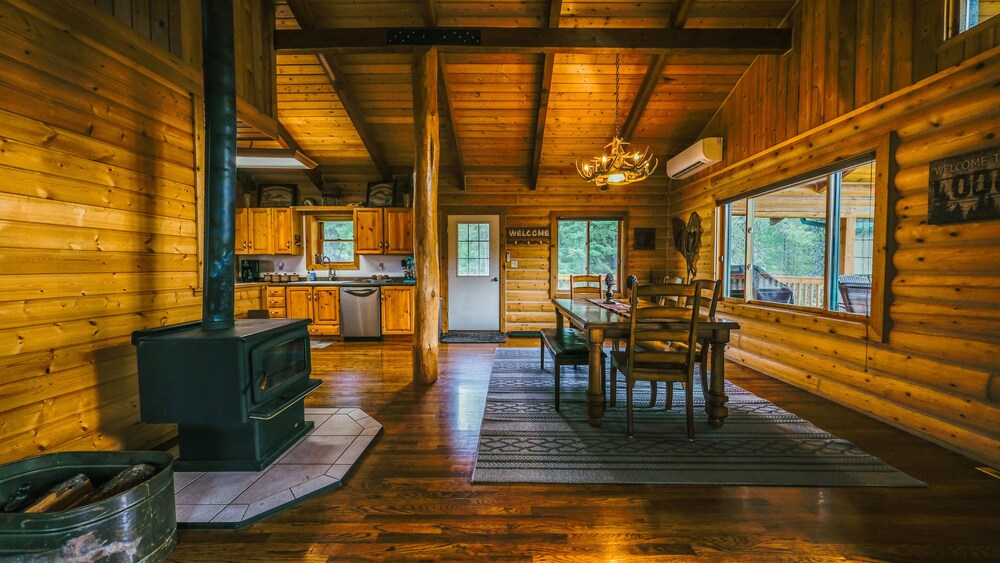Larch Lodge Secluded Cabin! view 5