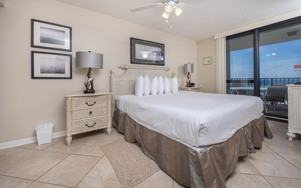 Phoenix Vi 61010 2 Bedroom Condo