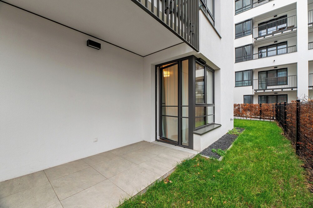 Doki Living - Foodhall & Parking by Downtown Apartments