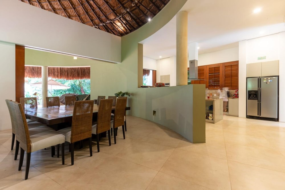 w Charming 5BR Villa at Mesa de Yeguas
