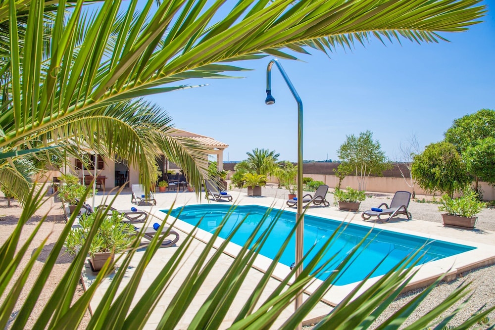 Villa With Pool & Terrace