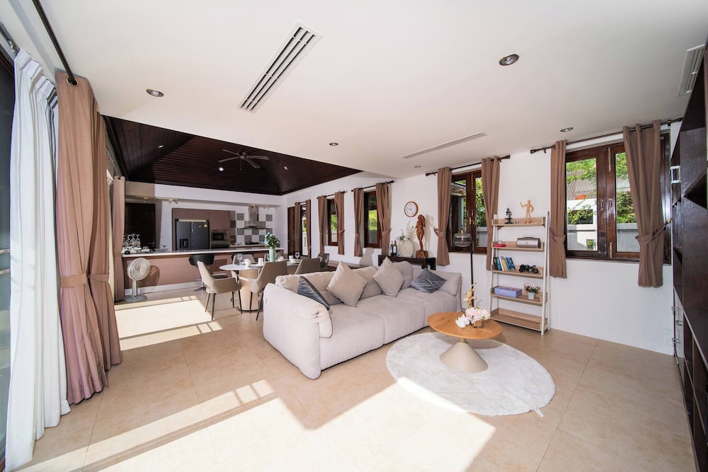 Spacious Private 4 BR Villa With a Working Office
