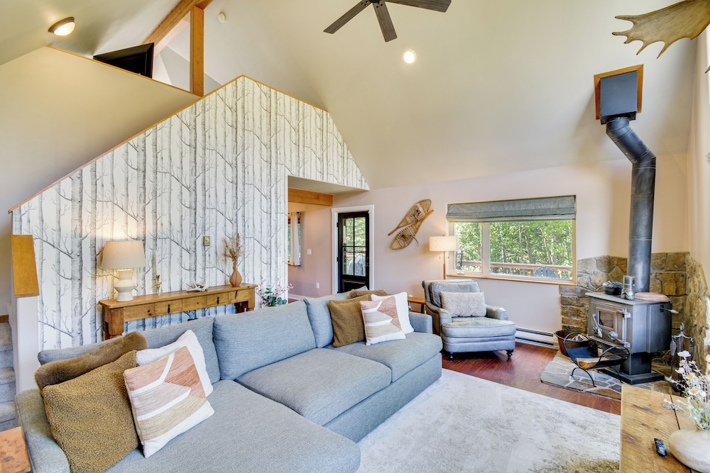 Hot Tub & Deck: Cabin Near Dtwn Alma & Breck
