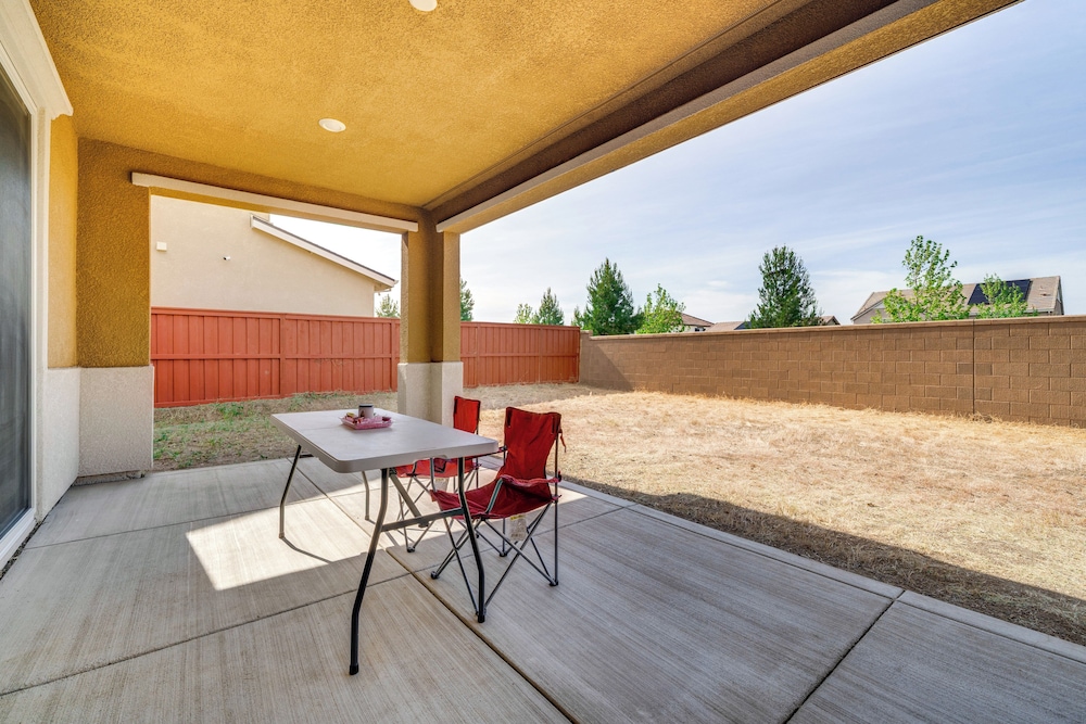 Pool Paradise: Spacious Tracy Home w/ Yard!