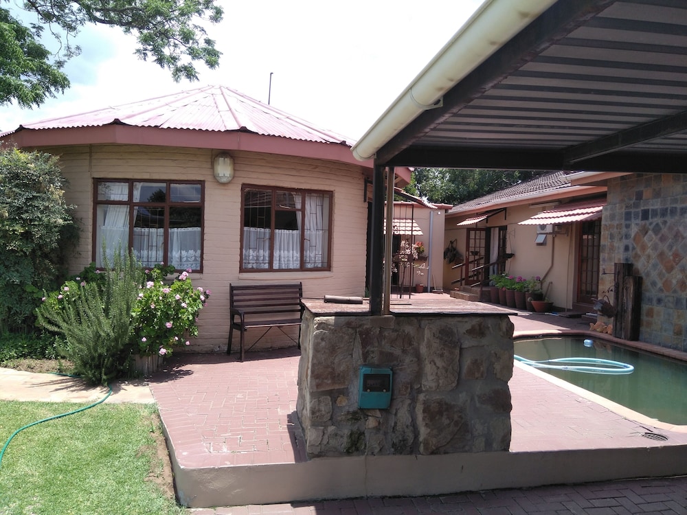 Khokha Moya Guesthouse