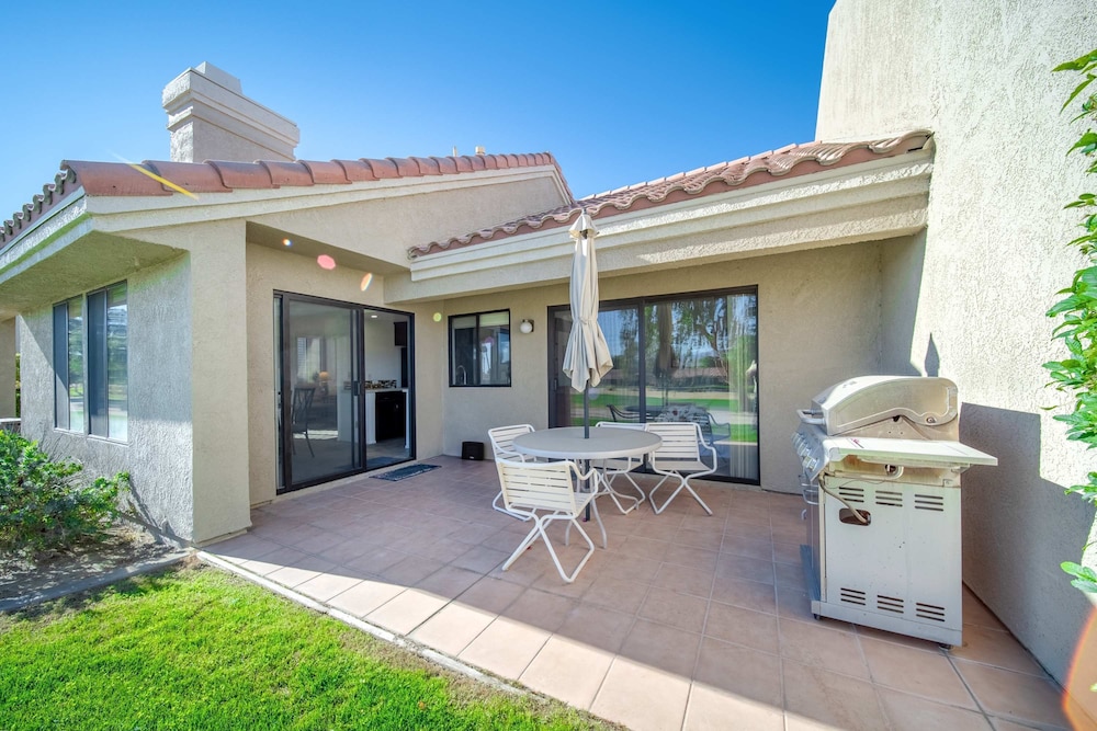 Charming Condo With Golf Course View
