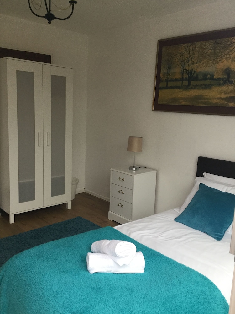 Nice 4 Bedroom near Basildon Town Center