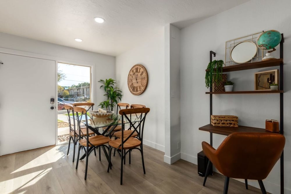 Luxe 2BR Townhouse 4 Heated Pools Walk 2 Old Town
