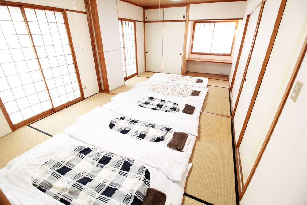 Yamanaka-lake log house HS2 view 2
