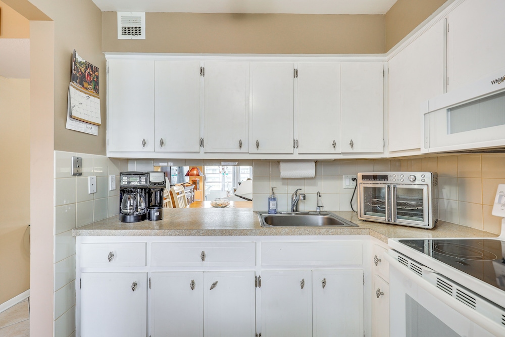 8 Mi to Dtwn Fort Lauderdale: Condo w/ Pool Access