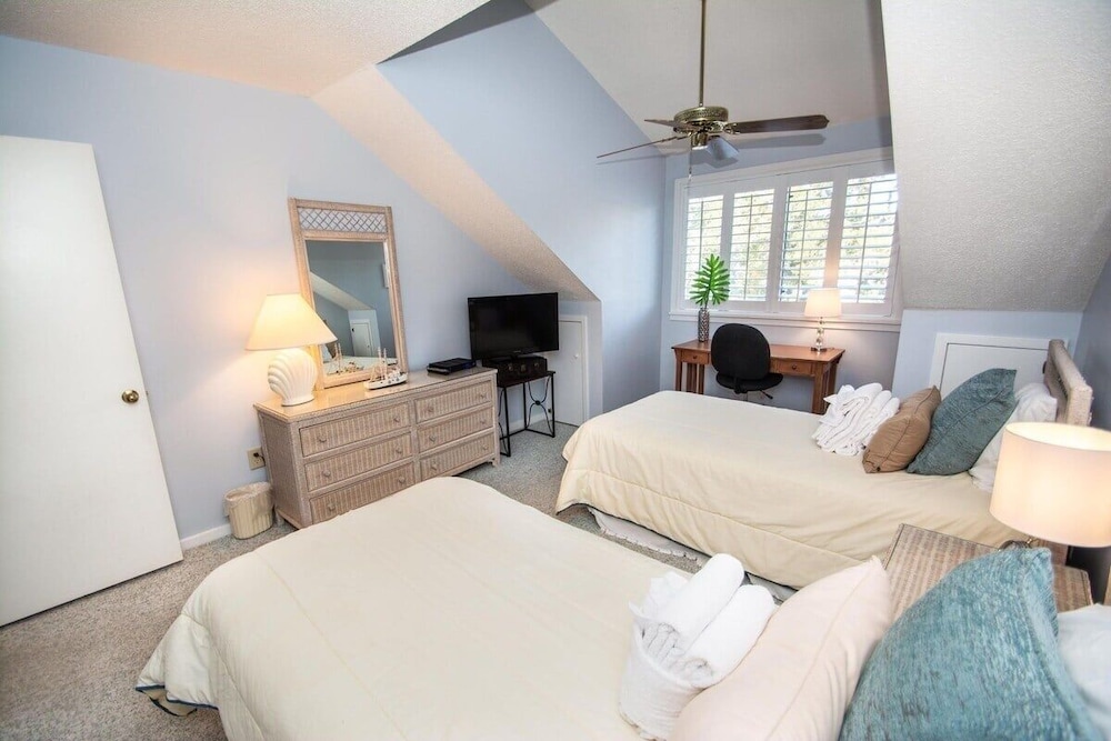 West Hyde Park 2e 2 Bedroom Condo