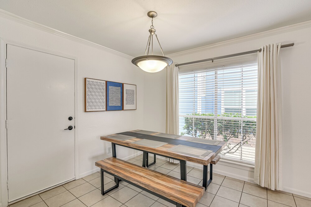 < 1 Mi to Beach: Galveston Condo w/ Fenced Patio