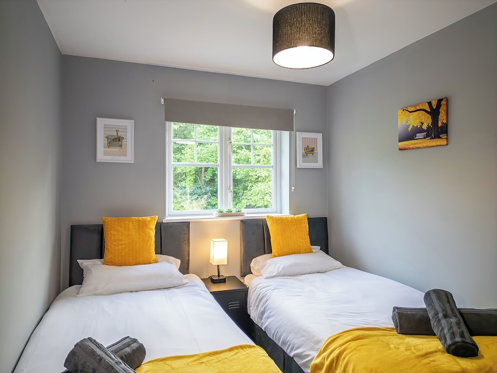 House Sleeps6-garden-petsok-parking-long Stay Disc