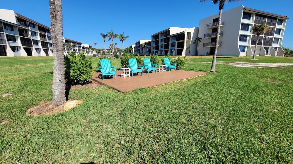 Loggerhead Cay 302 w Bikes Pool on Beach