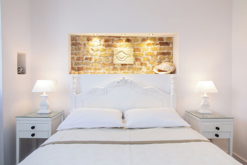 Korifo Old Town by Corfu Escapes
