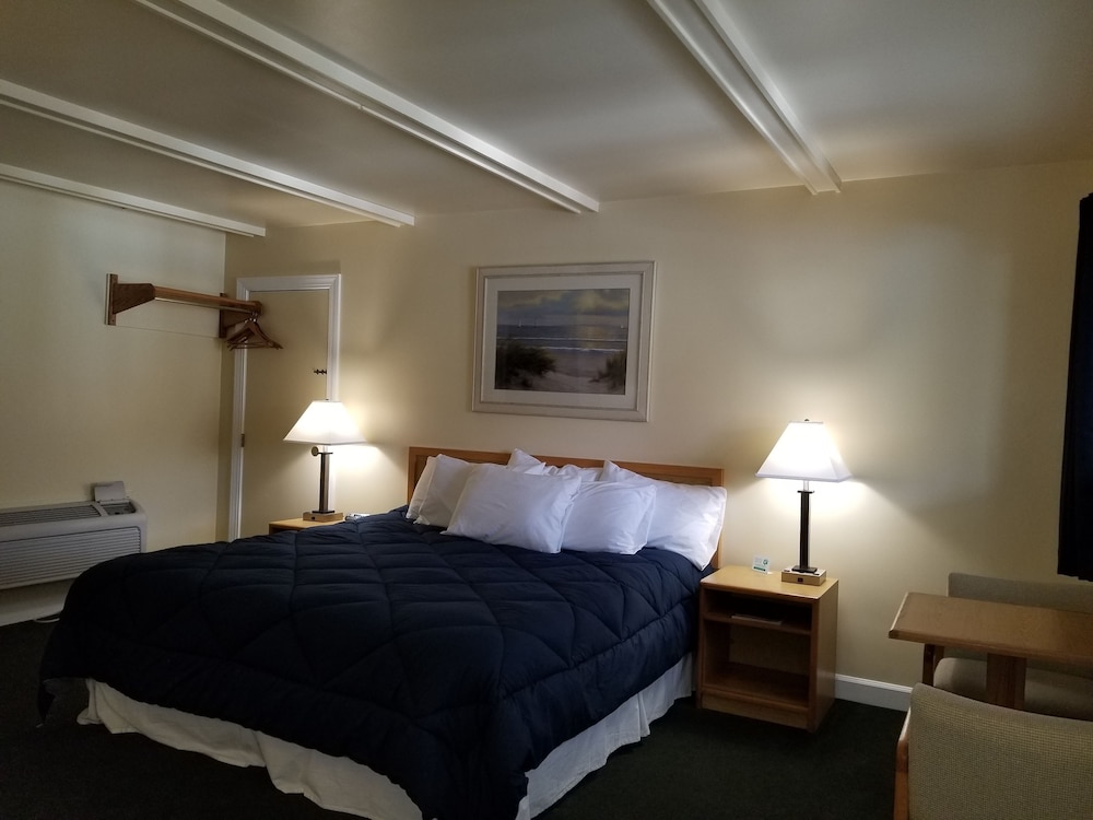 Captain's Quarters Motel - Property Image 29