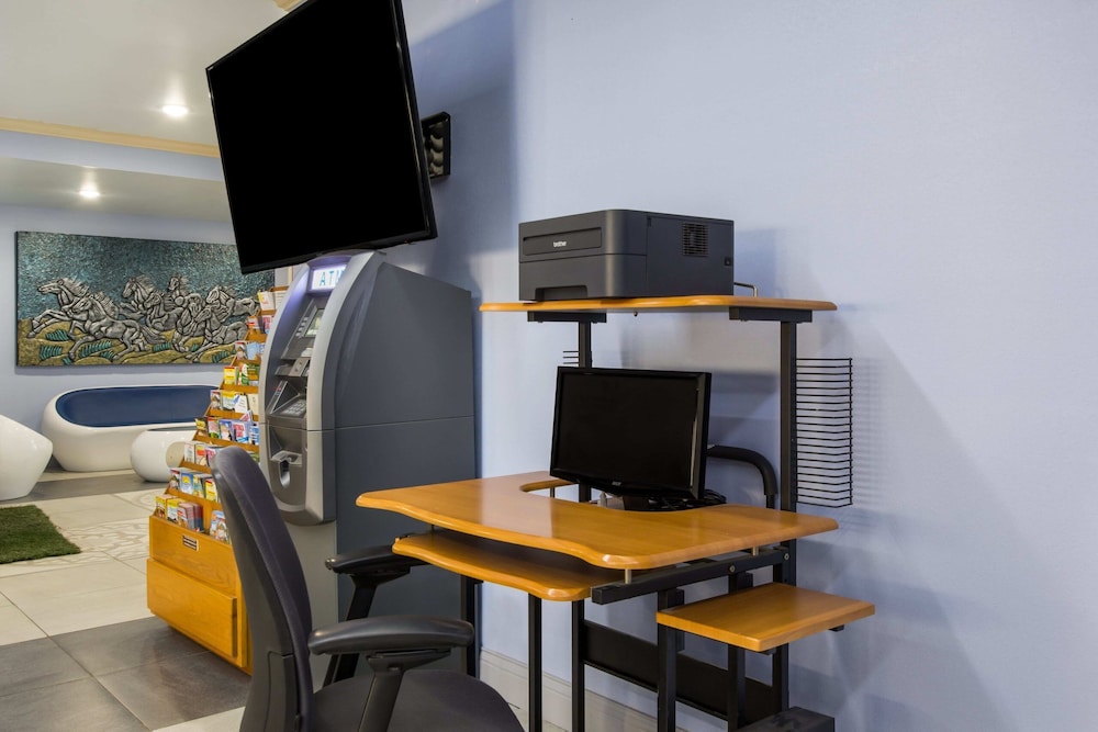 1 Life Studio and Suites