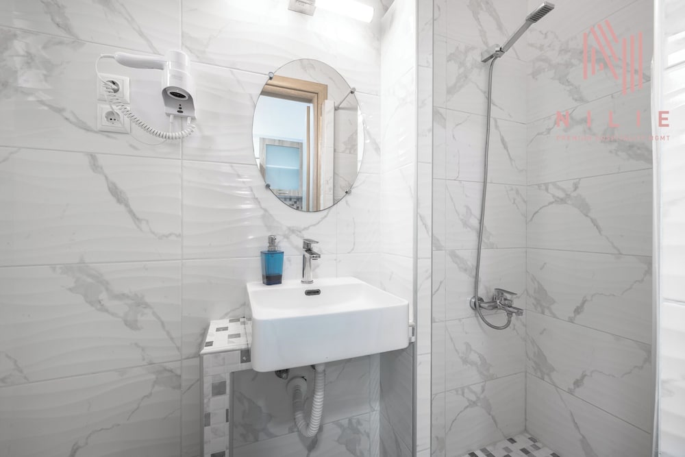 Azur Residences, Nilie Hospitality MGMT
