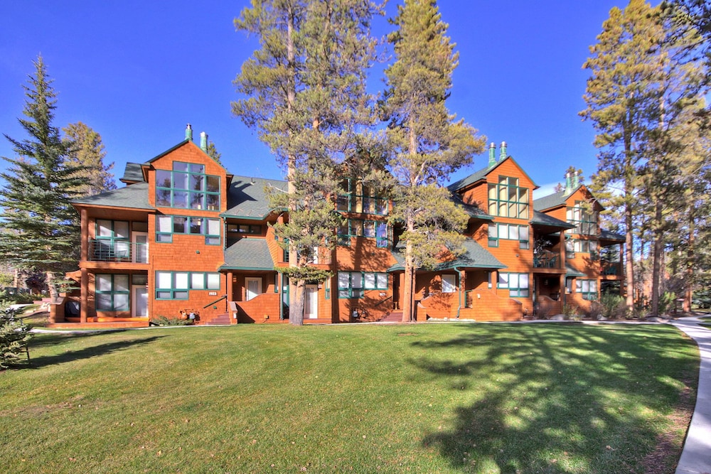 1926 Soda Springs Ii 3 Bedroom Townhouse by RedAwning