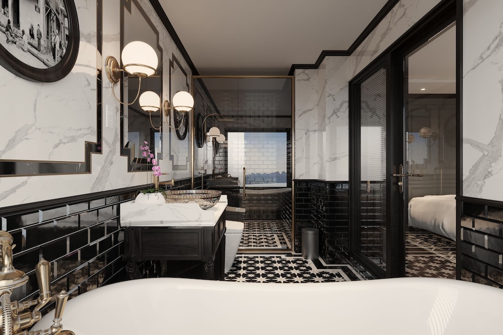Aime'e Luxury Cruise