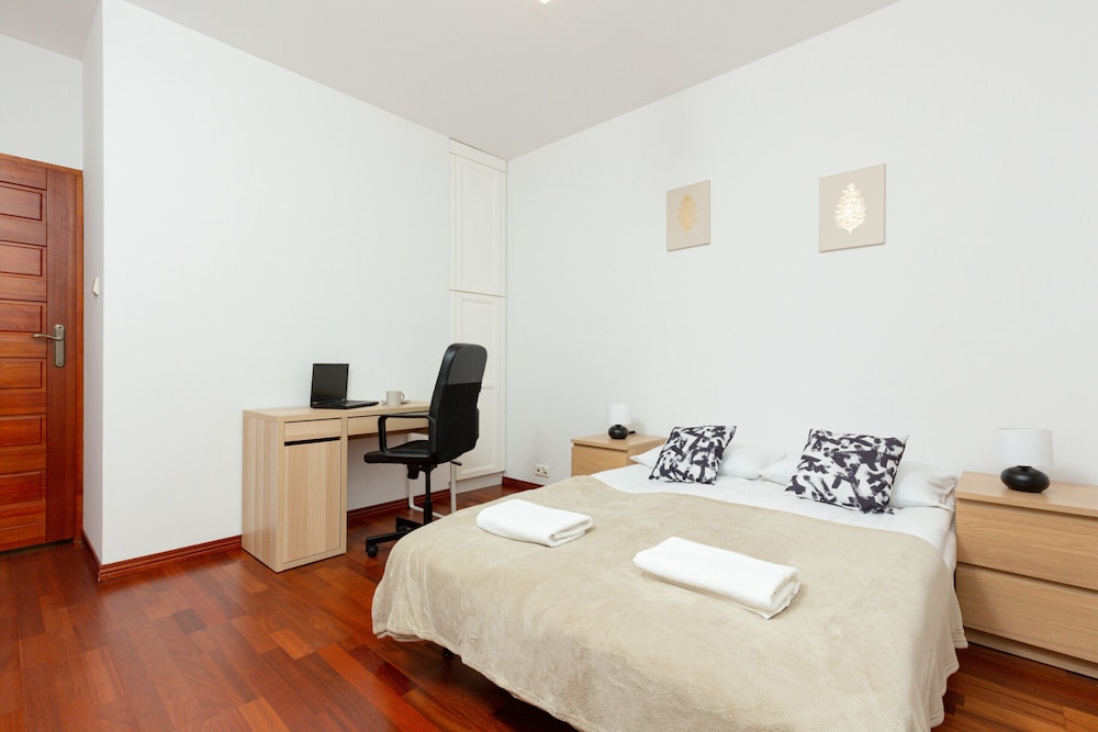 Apartment Polkowska Warsaw by Renters view 2