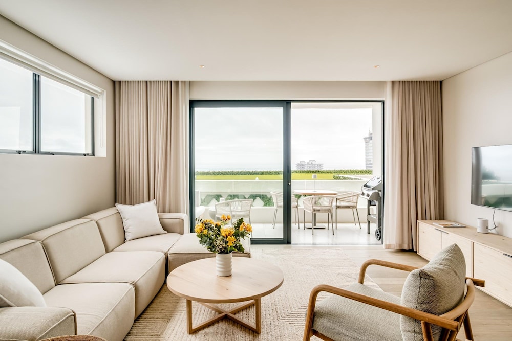 Ocean View 1bed Apartment in Sea Point Marlo Cove