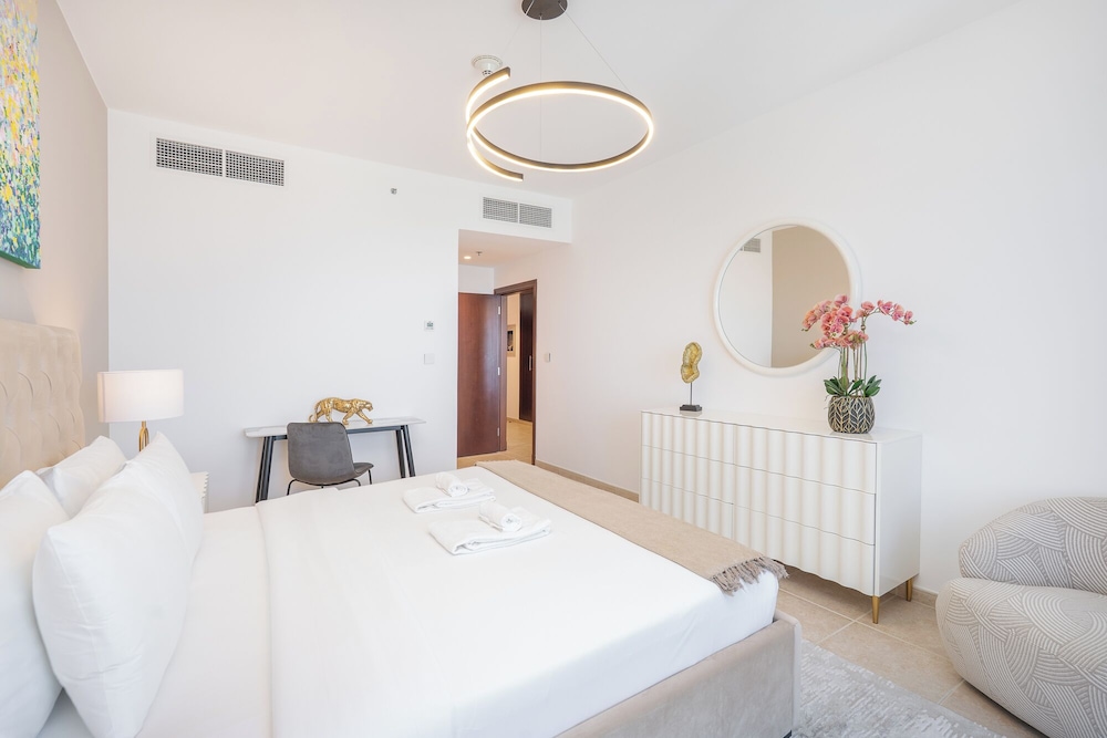 Czechin -Stylish 1BR in Elite Residences