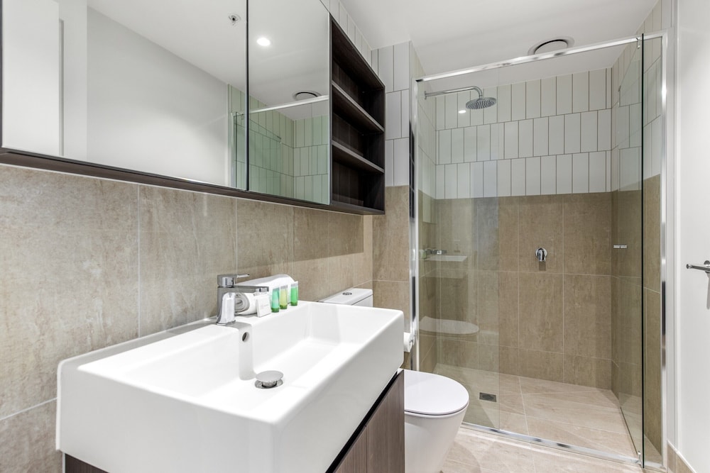 Modern 1-bed in Hip Southbank With Pool & Gym