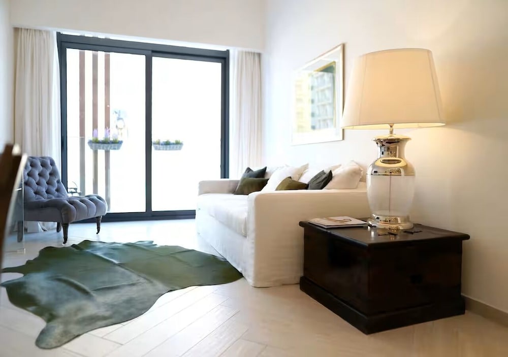 Spacious 2BR in Oxford 212 by Bespoke