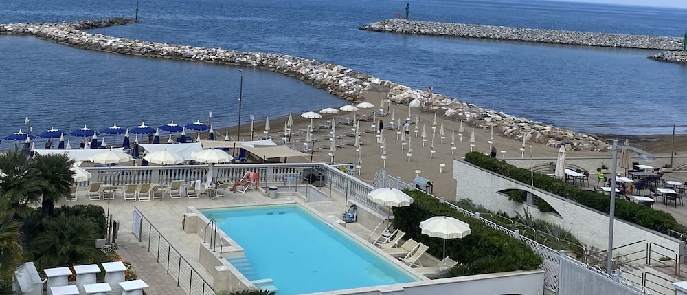 Seafront Building With Private Parking Space-rif Ross2m