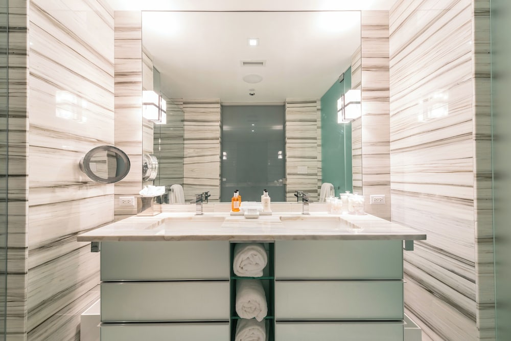 Luxury Vacation Rentals in South Beach by LRMB