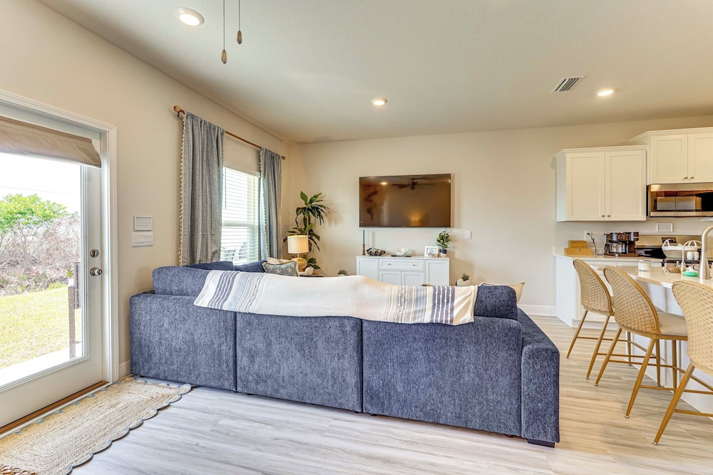 Steps to Ocean: Chic Home w/ Patio in Port St Joe!