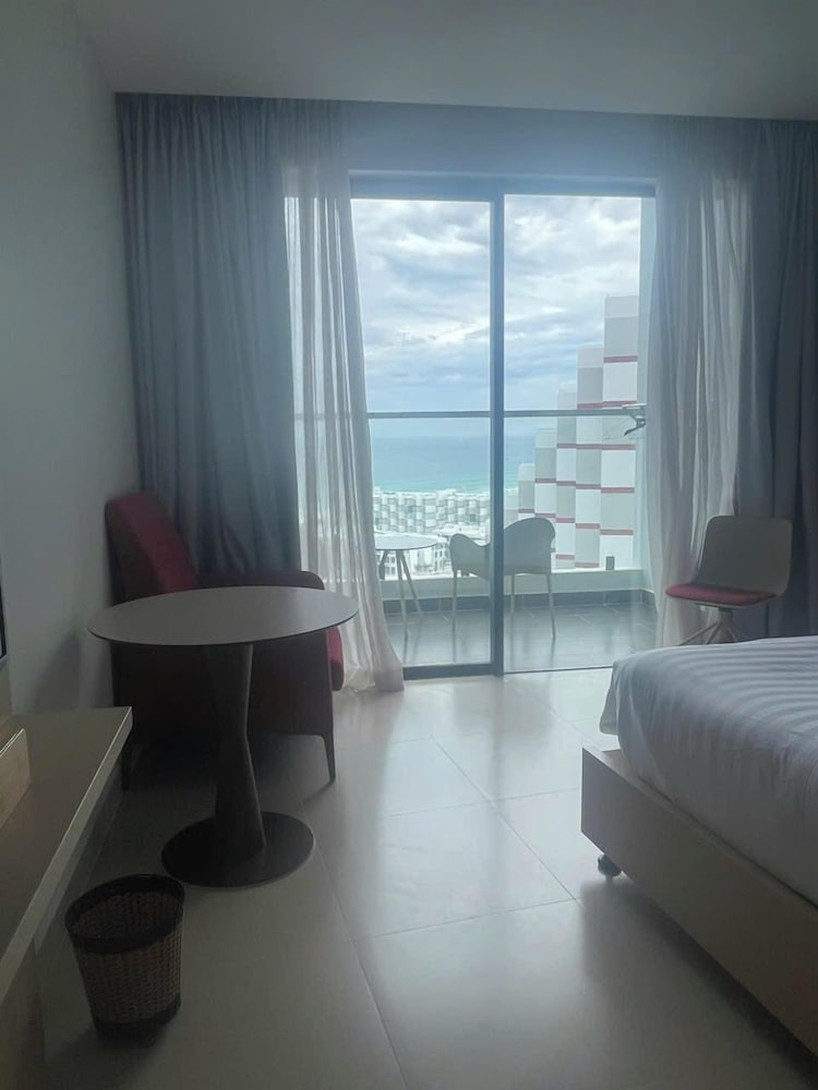 AirPort Cam Ranh Resort