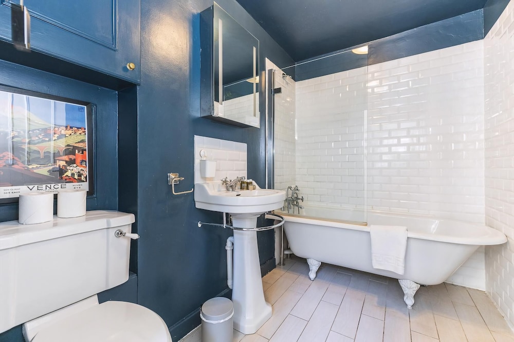 Leafy & Stylish Brixton Retreat