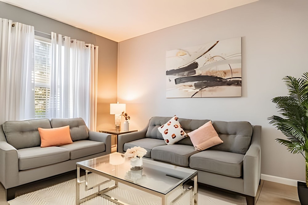 Solterra 6br, 4 Ensuites, Pool & Game Room