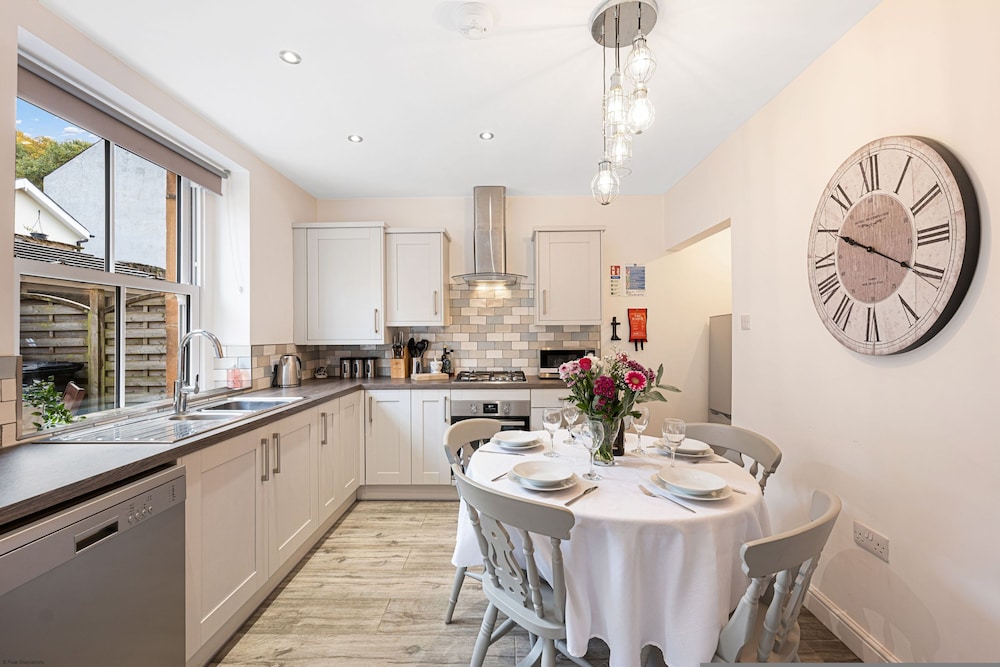 Host Stay March Cottage