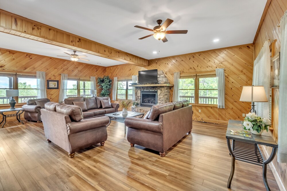 Heavenly Views - Amazing Mountain Views 8 Bedroom Cabin by Heavenly Views Resort view 5