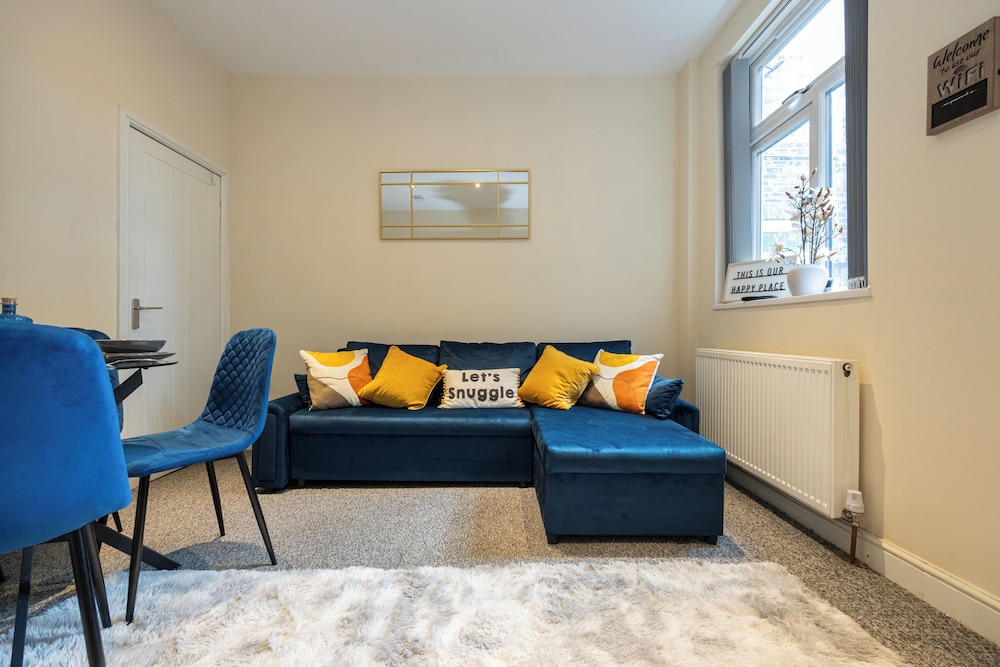 Stunning 3 Bedroom Home in Newcastle-under-lyme With Garden